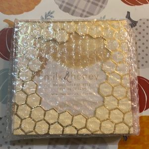 Beauty Bakerie- Milk and Honey Highlighter Palette